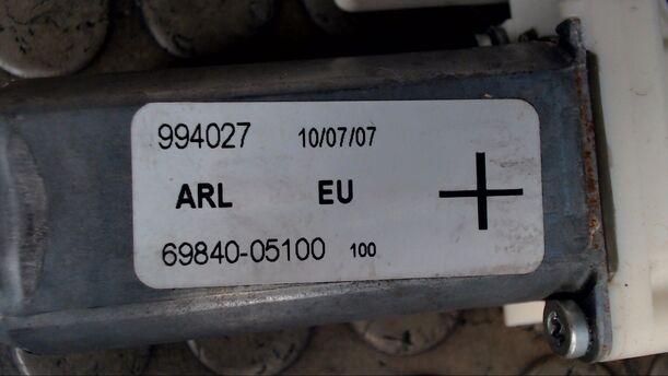 Foto: FENSTERHEBER ELEKTRISCH HINTEN LINKS eines Toyota Avensis 2.0 D-4D Combi CL