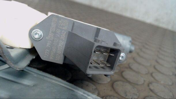 Foto: FENSTERHEBER ELEKTRISCH HINTEN RECHTS eines Toyota Avensis 2.0 D-4D Combi CL