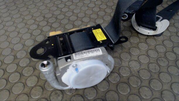 Foto: SICHERHEITSGURT VORNE LINKS eines Toyota Avensis 2.0 D-4D Combi CL