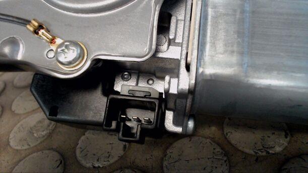 Foto: SCHEIBENWISCHERMOTOR HINTEN eines Toyota Avensis 2.0 D-4D Combi CL