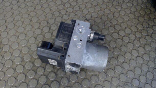 Foto: HAUPTBREMSAGGREGAT ABS eines Toyota Avensis 2.0 D-4D Combi CL