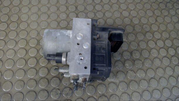 Foto: HAUPTBREMSAGGREGAT ABS eines Toyota Avensis 2.0 D-4D Combi CL