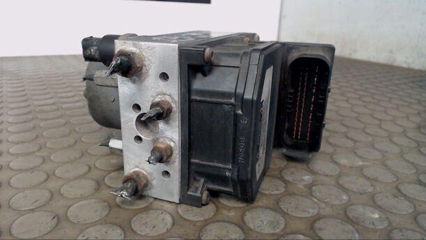 Foto: HAUPTBREMSAGGREGAT ABS eines Toyota Avensis 2.0 D-4D Combi CL