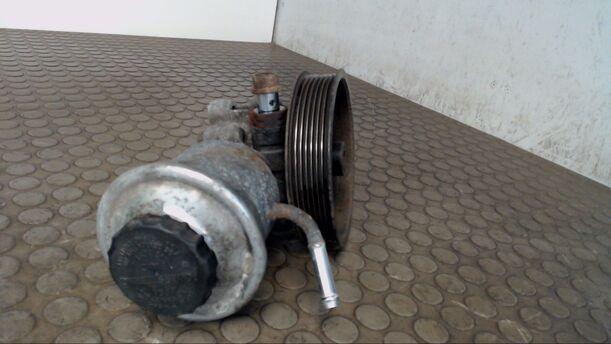 Foto: PUMPE SERVOLENKUNG eines Toyota Avensis 2.0 D-4D Combi