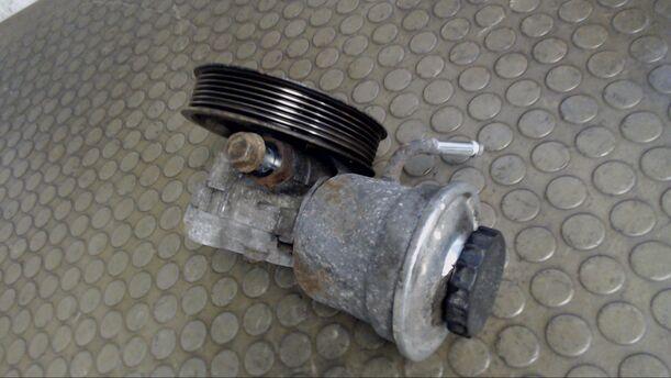 Foto: PUMPE SERVOLENKUNG eines Toyota Avensis 2.0 D-4D Combi