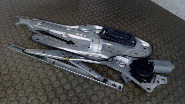Foto: FENSTERHEBER ELEKTRISCH VORN LINKS eines Renault Laguna Grandtour 2.0 16V Comfortline