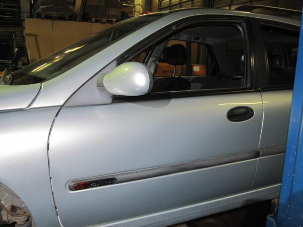 Foto: TÜR VORN LINKS eines Renault Laguna Grandtour 2.0 16V Comfortline