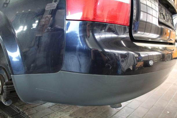 Foto: STOSSFÄNGER / STOßSTANGE HINTEN eines Audi A4 Avant 2.5 TDI quattro CL