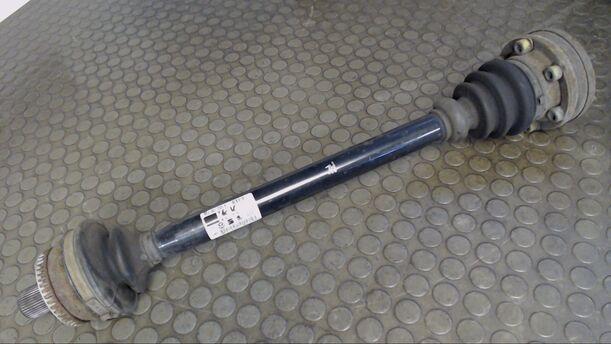 Foto: ANTRIEBSWELLE HINTEN LINKS eines Audi A4 Avant 2.5 TDI quattro CL