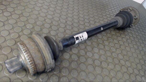Foto: ANTRIEBSWELLE HINTEN LINKS eines Audi A4 Avant 2.5 TDI quattro CL