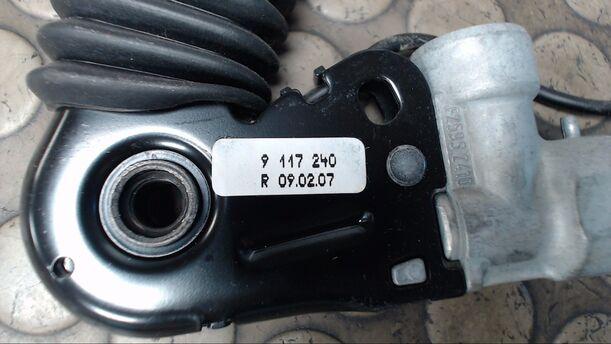 Foto: GURTSTRAFFER VORNE RECHTS eines BMW 520 D TOURING CL