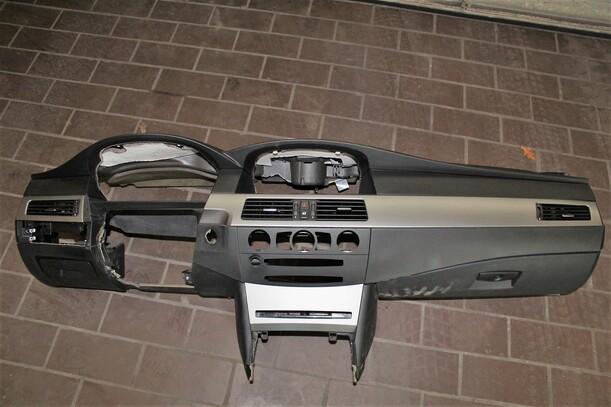 Foto: ARMATURENBRETT eines BMW 520 D TOURING CL