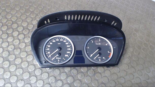 Foto: TACHOEINHEIT/ KOMBIINSTRUMENT eines BMW 520 D TOURING CL