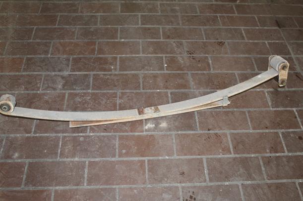 Foto: BLATTFEDER HINTEN LINKS eines Ford Express CL