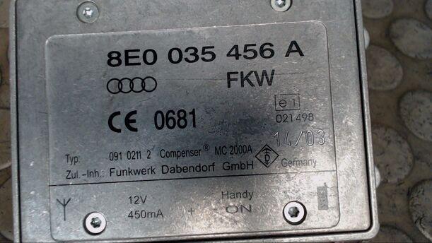 Foto: ANTENNENVERSTÄRKER eines Audi A4 Avant 2.5 TDI quattro CL