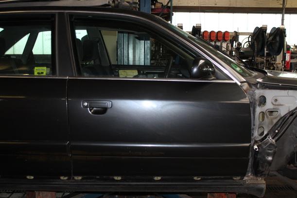 Foto: TÜR VORNE RECHTS eines Audi A6 2.6 CL