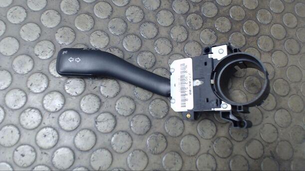 Foto: BLINKSCHALTER/KOMBISCHALTER eines VW Golf 1.9 TDI CL