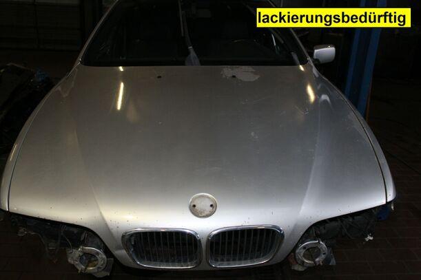 Foto: MOTORHAUBE / DECKEL VORN eines BMW 530d touring Ambiente
