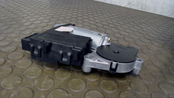 Foto: MOTOR SCHIEBEDACH eines BMW 530d touring Ambiente