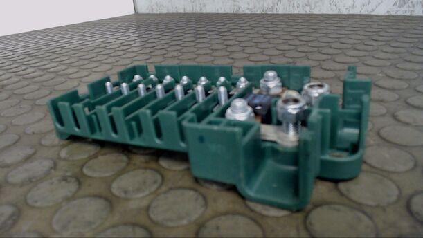 Foto: SICHERUNGSKASTEN BATTERIE eines BMW 530d touring Ambiente