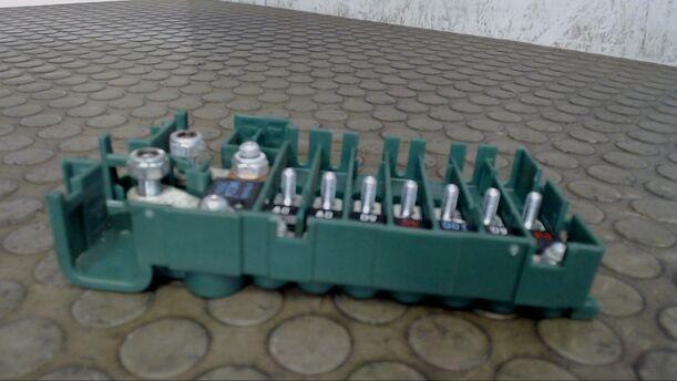 Foto: SICHERUNGSKASTEN BATTERIE eines BMW 530d touring Ambiente