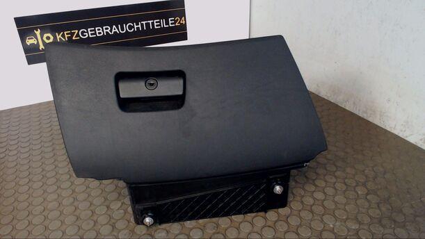 Foto: HANDSCHUHFACH eines BMW 530d touring Ambiente