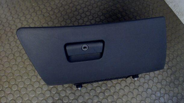 Foto: HANDSCHUHFACH eines BMW 530d touring Ambiente