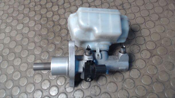 Foto: HAUPTBREMSZYLINDER eines VW Caddy 1.9 TDI DPF