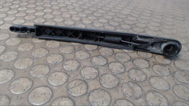Foto: SCHEIBENWISCHERARM HINTEN eines Renault Twingo 1.2 Ambiente