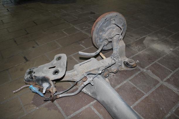 Foto: HINTERACHSE / ACHSE HINTEN eines Citroen C2 1.4 Ambiente