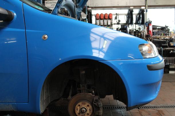 Foto: KOTFLÜGEL RECHTS (vor Facelift) eines Fiat Punto 1.2 16V Ambiente