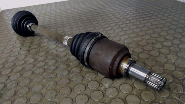 Foto: ANTRIEBSWELLE VORN LINKS eines Fiat Punto 1.2 16V Ambiente