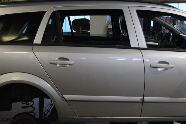 Foto: TÜR HINTEN RECHTS eines Opel Astra 1.7 CDTI Caravan DPF