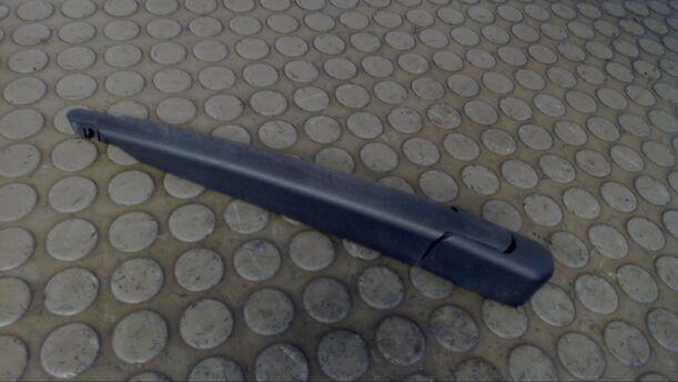 Foto: SCHEIBENWISCHERARM HINTEN eines Opel Astra 1.7 CDTI Caravan DPF