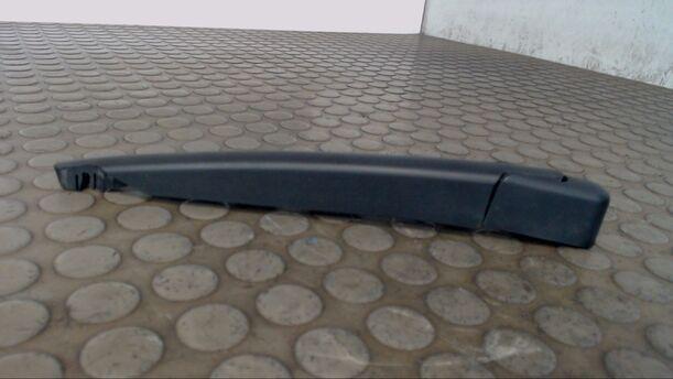 Foto: SCHEIBENWISCHERARM HINTEN eines Opel Astra 1.7 CDTI Caravan DPF