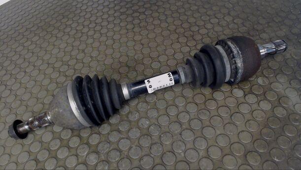 Foto: ANTRIEBSWELLE VORN LINKS eines Opel Astra 1.7 CDTI Caravan DPF