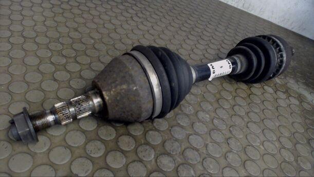 Foto: ANTRIEBSWELLE VORN LINKS eines Opel Astra 1.7 CDTI Caravan DPF