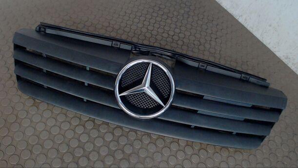 Foto: KÜHLERGRILL eines Mercedes-Benz Vaneo CDI 1.7 City