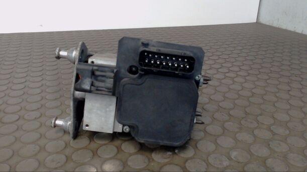 Foto: HAUPTBREMSAGGREGAT ABS/ESP eines Mercedes-Benz Vaneo CDI 1.7 City