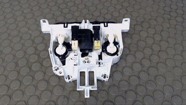 Foto: HEIZUNGSBETÄTIGUNG eines Mazda 323 F 1.5