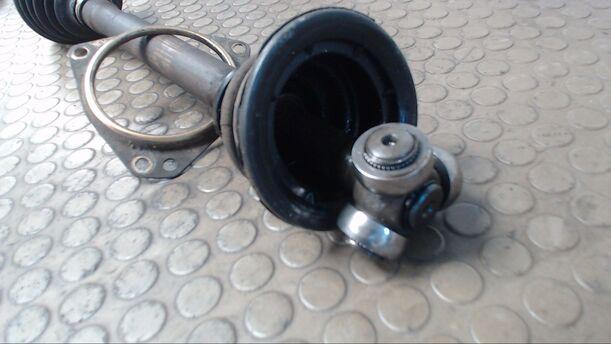 Foto: ANTRIEBSWELLE LINKS eines Opel Movano 2.5 DTI L2H3