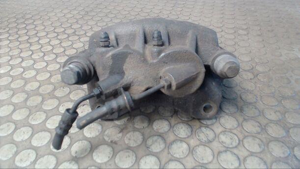 Foto: BREMSSATTEL VORNE LINKS eines Opel Movano 2.5 DTI L2H3