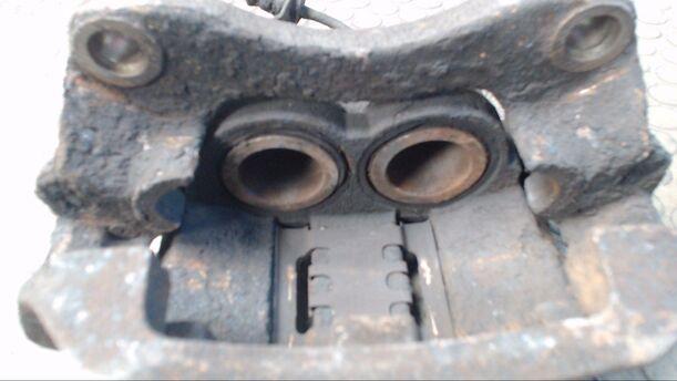 Foto: BREMSSATTEL VORNE LINKS eines Opel Movano 2.5 DTI L2H3