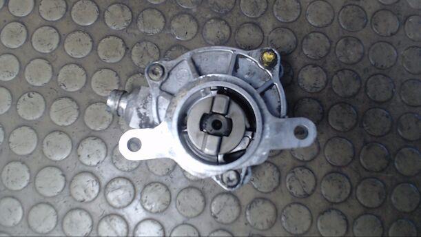 Foto: VAKUUMPUMPE eines Opel Movano 2.5 DTI L2H3