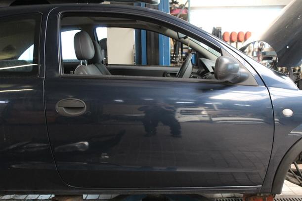 Foto: TÜR VORN RECHTS (2/3-Türer) eines Opel Corsa 1.0 12V City