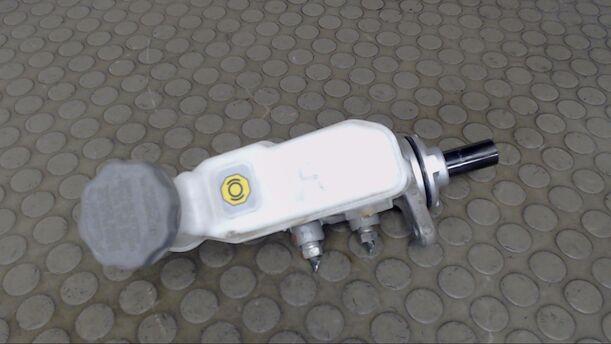 Foto: HAUPTBREMSZYLINDER eines Suzuki Celerio 1.0 City