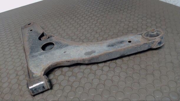 Foto: QUERLENKER VORNE UNTEN LINKS eines Ford Transit 240 K TDE CL