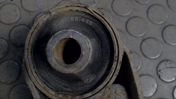 Foto: QUERLENKER VORNE UNTEN LINKS eines Ford Transit 240 K TDE CL