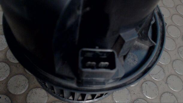 Foto: HEIZUNGSGEBLÄSE eines Ford Transit 240 K TDE CL