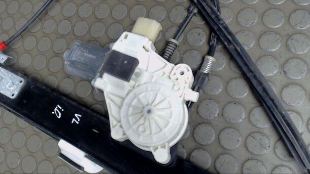 Foto: FENSTERHEBER ELEKTRISCH VORN LINKS eines Ford Mondeo Turnier 2.0 TDCi